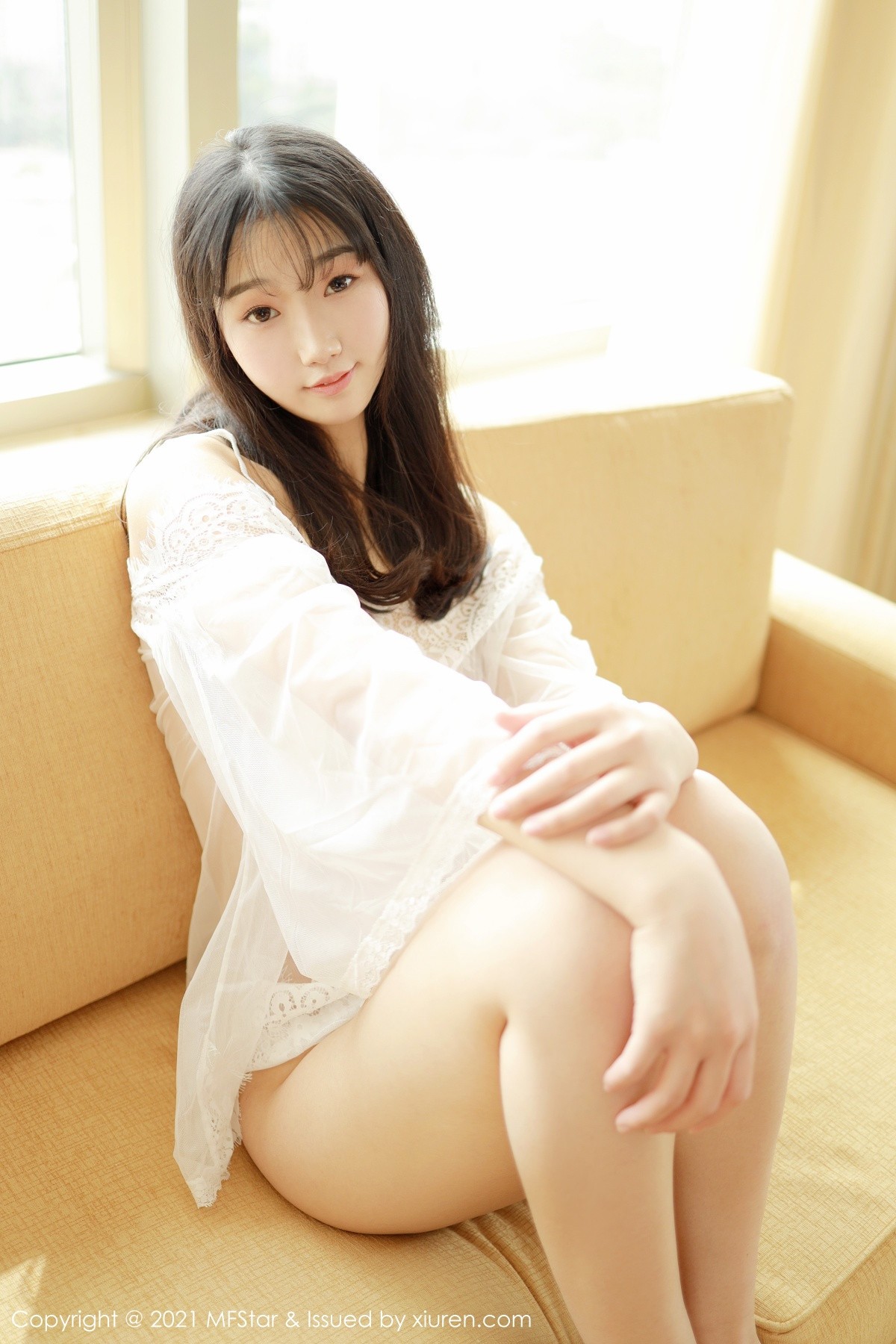 jpxgmn.cc[MFStar模范学院]Vol.470_嫩模母崽崽私房沙发上白色轻薄通透服饰秀白嫩翘臀诱惑写真38P