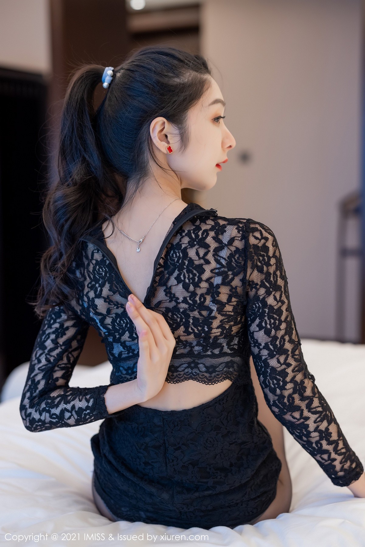 jpxgmn.cc[IMISS爱蜜社]Vol.566_女神小热巴私房床上半脱露性感内衣黑丝裤袜撩人诱惑写真63P