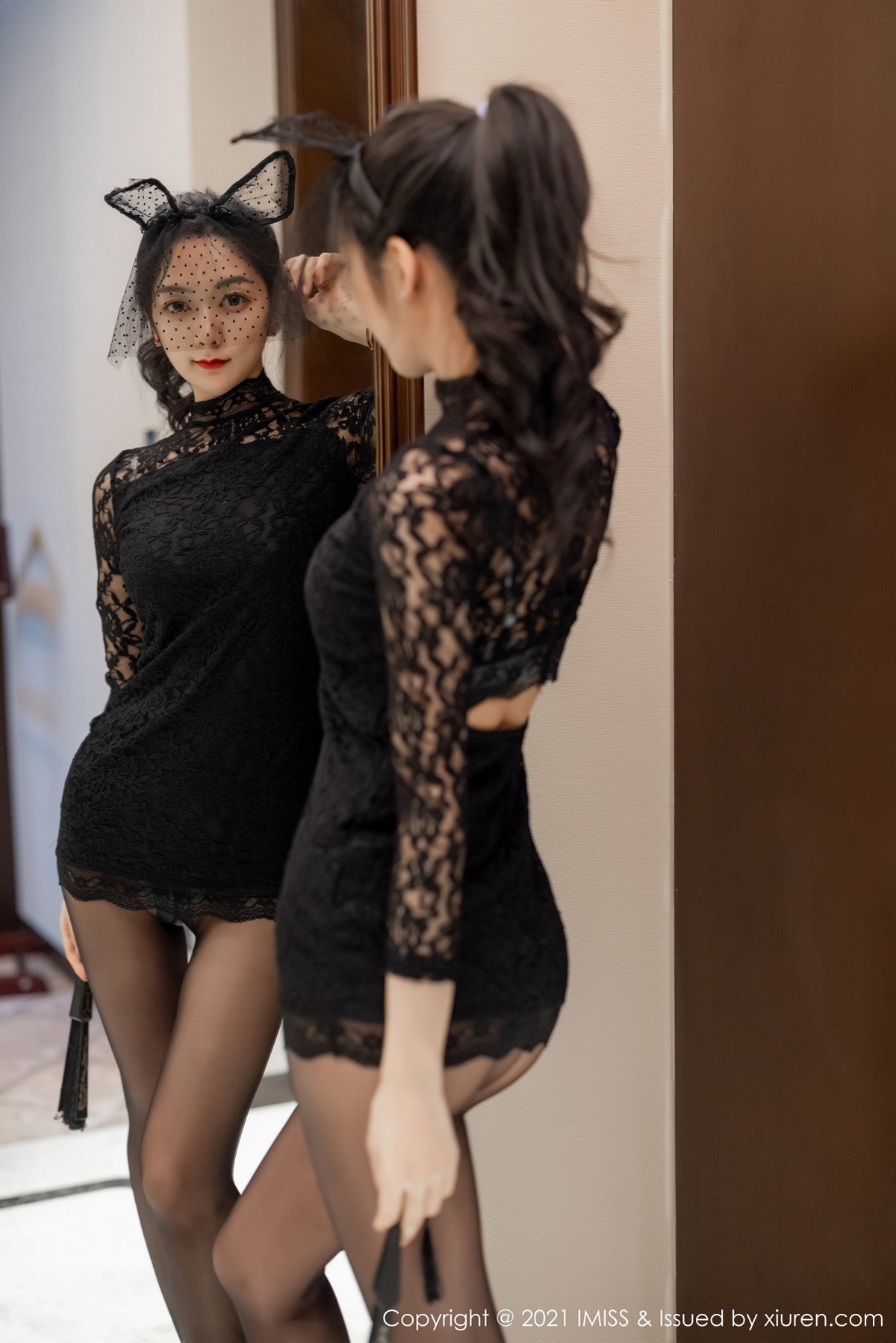 jpxgmn.cc[IMISS爱蜜社]Vol.566_女神小热巴私房床上半脱露性感内衣黑丝裤袜撩人诱惑写真63P