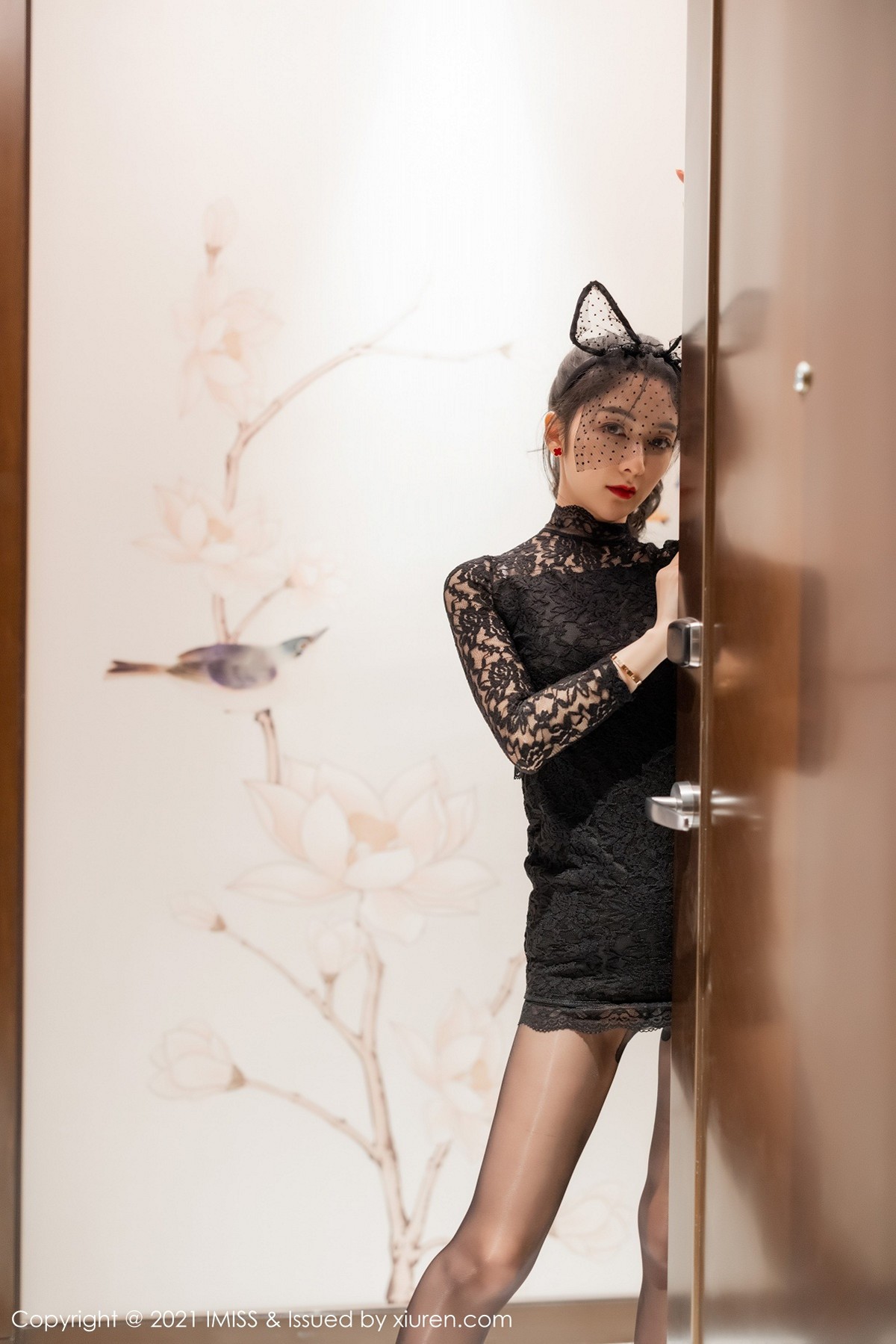 jpxgmn.cc[IMISS爱蜜社]Vol.566_女神小热巴私房床上半脱露性感内衣黑丝裤袜撩人诱惑写真63P