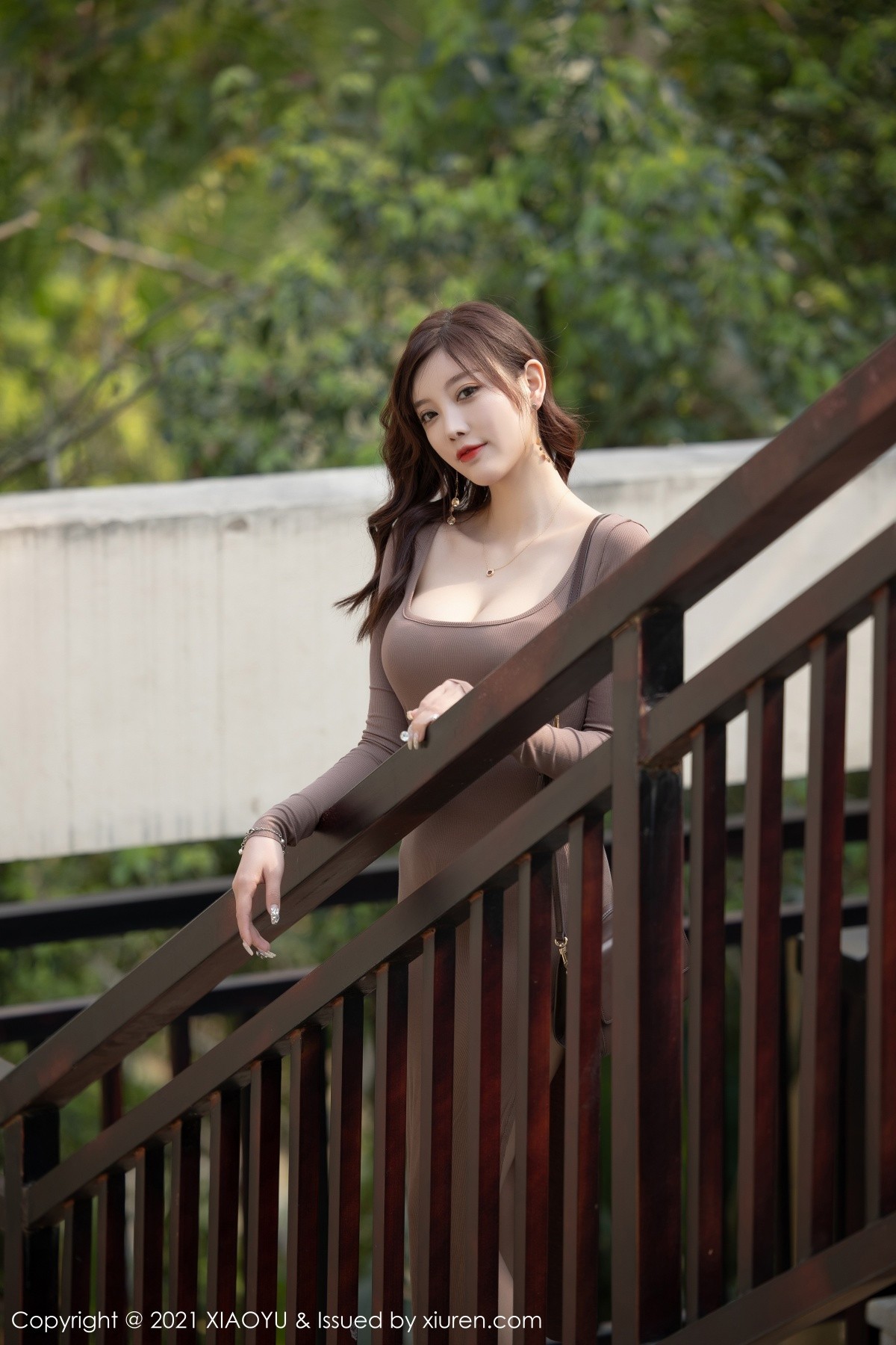jpxgmn.cc[XiaoYu画语界]Vol.492_女神杨晨晨sugar西双版纳旅拍脱长裙露性感豹纹内衣诱惑写真64P