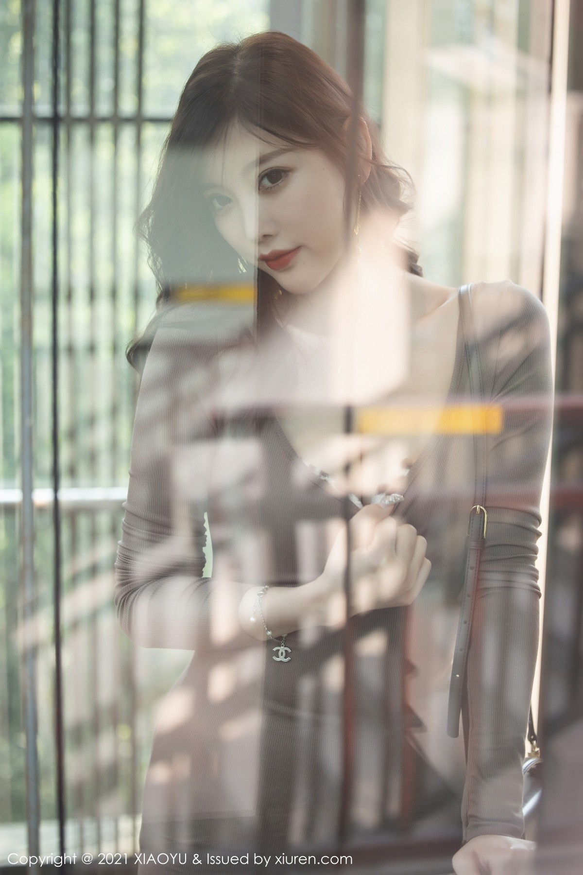jpxgmn.cc[XiaoYu画语界]Vol.492_女神杨晨晨sugar西双版纳旅拍脱长裙露性感豹纹内衣诱惑写真64P