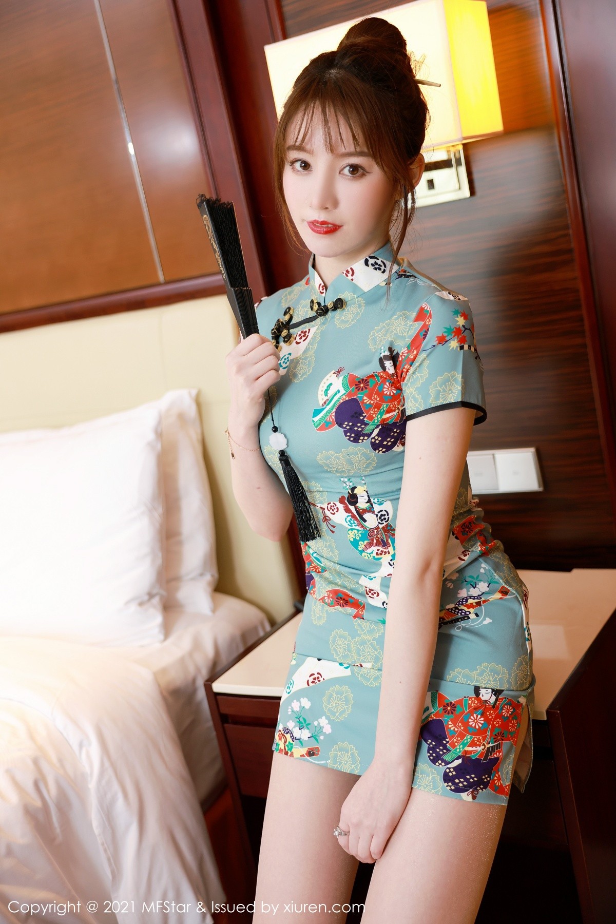 jpxgmn.cc[MFStar模范学院]Vol.471_嫩模yoo优优三亚旅拍私房古韵旗袍配肉丝裤袜极致魅惑写真64P