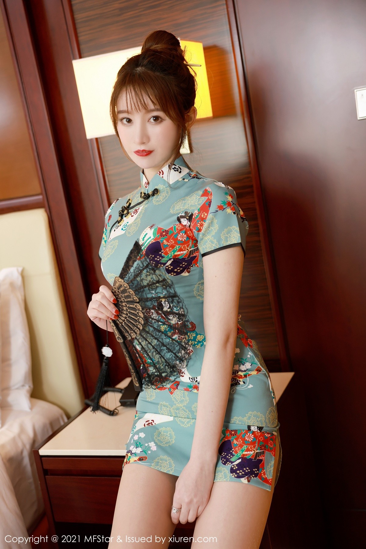jpxgmn.cc[MFStar模范学院]Vol.471_嫩模yoo优优三亚旅拍私房古韵旗袍配肉丝裤袜极致魅惑写真64P