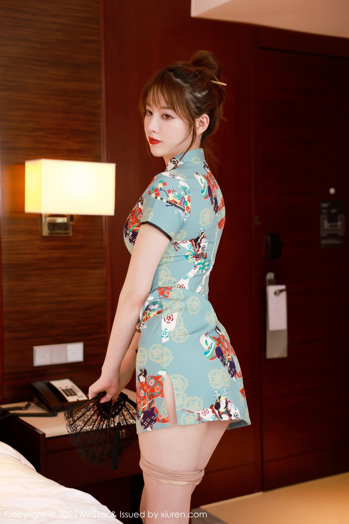 jpxgmn.cc[MFStar模范学院]Vol.471_嫩模yoo优优三亚旅拍私房古韵旗袍配肉丝裤袜极致魅惑写真64P