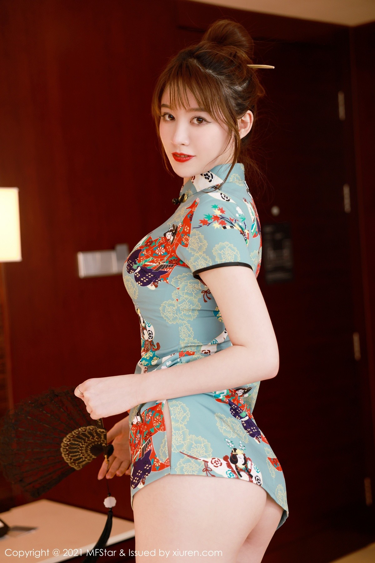 jpxgmn.cc[MFStar模范学院]Vol.471_嫩模yoo优优三亚旅拍私房古韵旗袍配肉丝裤袜极致魅惑写真64P