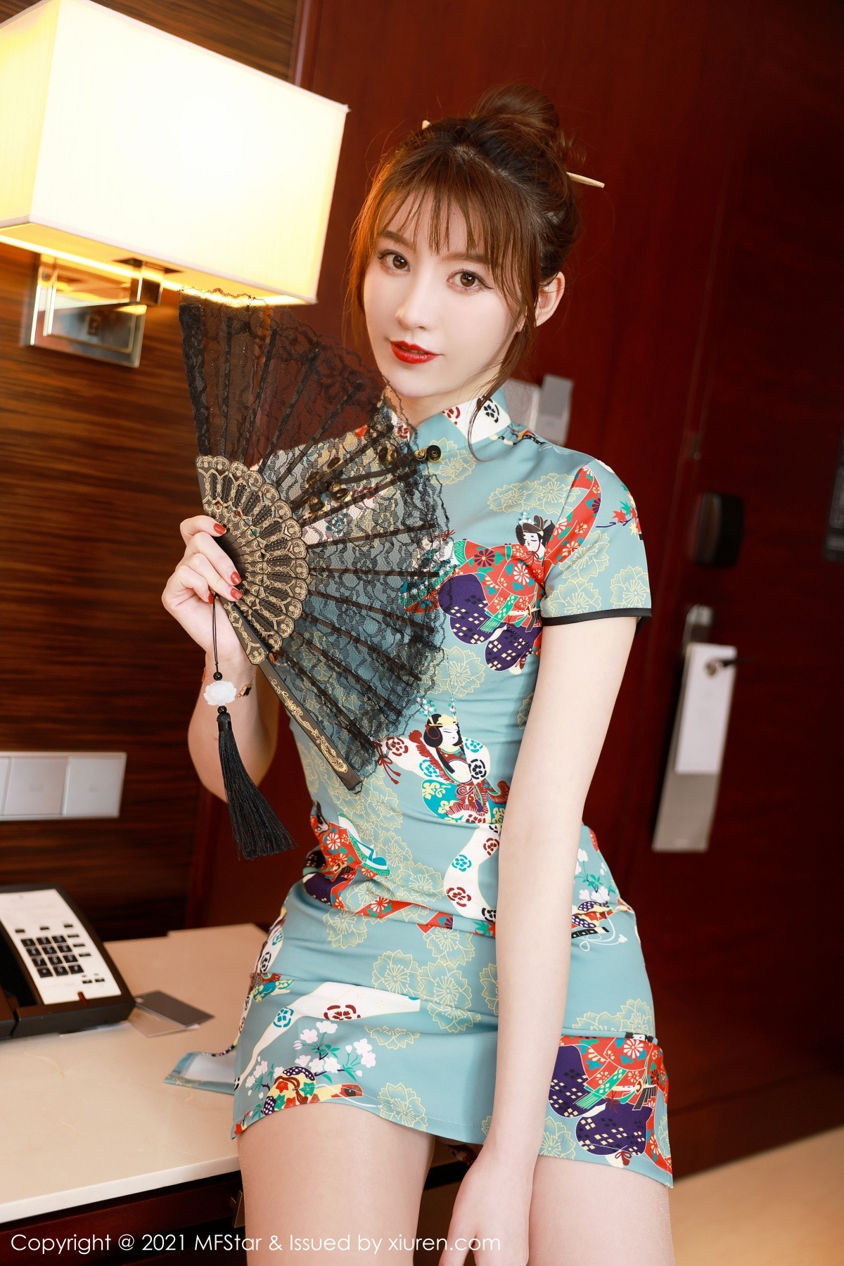 jpxgmn.cc[MFStar模范学院]Vol.471_嫩模yoo优优三亚旅拍私房古韵旗袍配肉丝裤袜极致魅惑写真64P