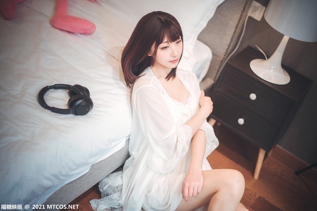 jpxgmn.cc[喵糖映画]Vol.371_短发美少女居家女友主题性感白色薄纱睡衣秀白嫩美腿诱惑写真32P