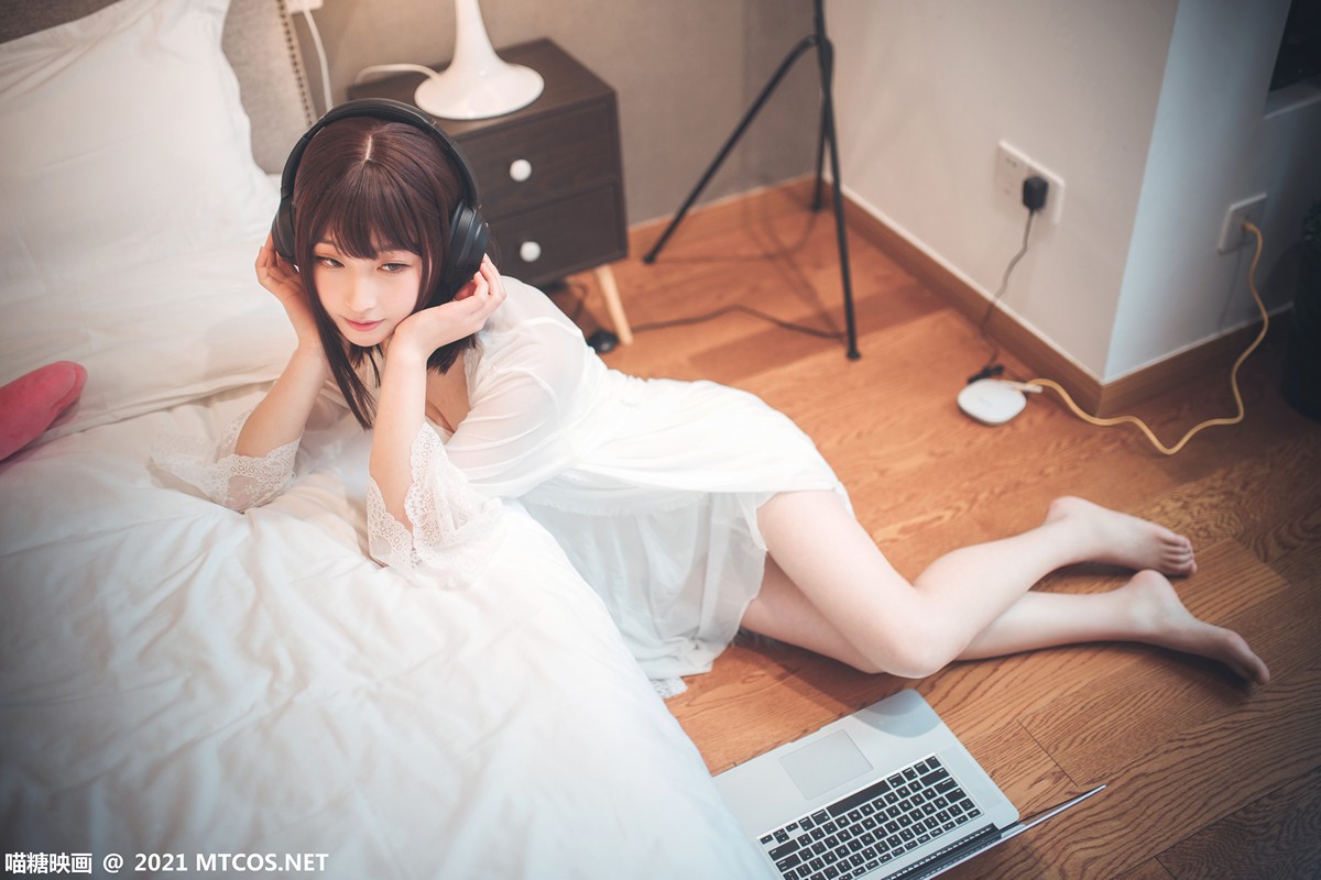 jpxgmn.cc[喵糖映画]Vol.371_短发美少女居家女友主题性感白色薄纱睡衣秀白嫩美腿诱惑写真32P