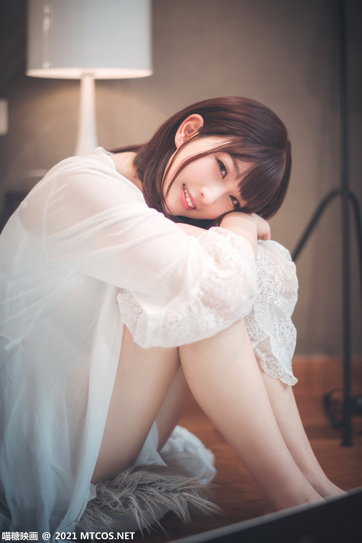 jpxgmn.cc[喵糖映画]Vol.371_短发美少女居家女友主题性感白色薄纱睡衣秀白嫩美腿诱惑写真32P