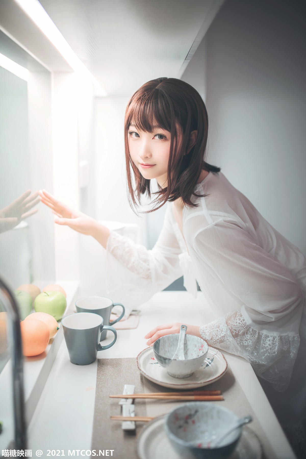 jpxgmn.cc[喵糖映画]Vol.371_短发美少女居家女友主题性感白色薄纱睡衣秀白嫩美腿诱惑写真32P