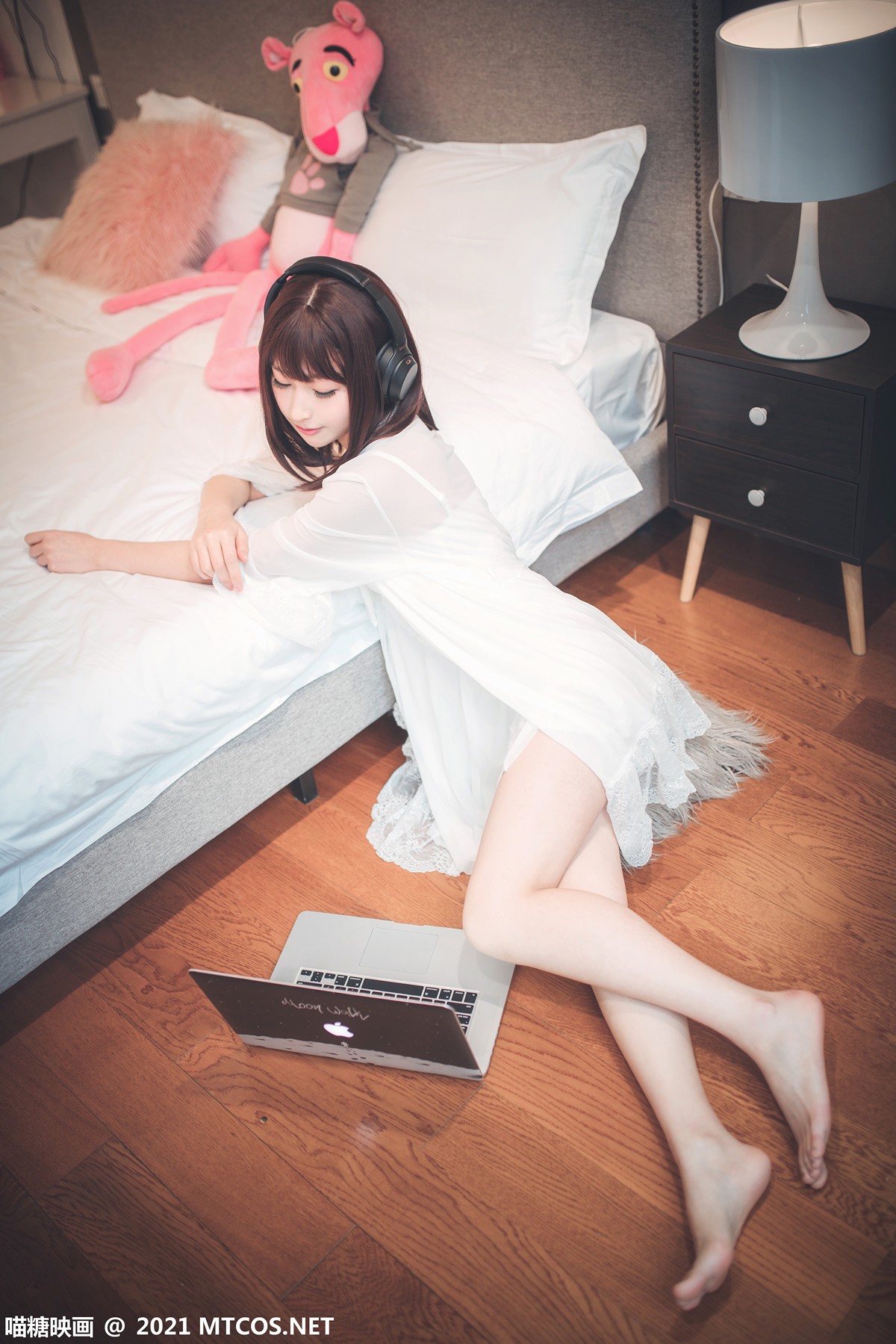 jpxgmn.cc[喵糖映画]Vol.371_短发美少女居家女友主题性感白色薄纱睡衣秀白嫩美腿诱惑写真32P