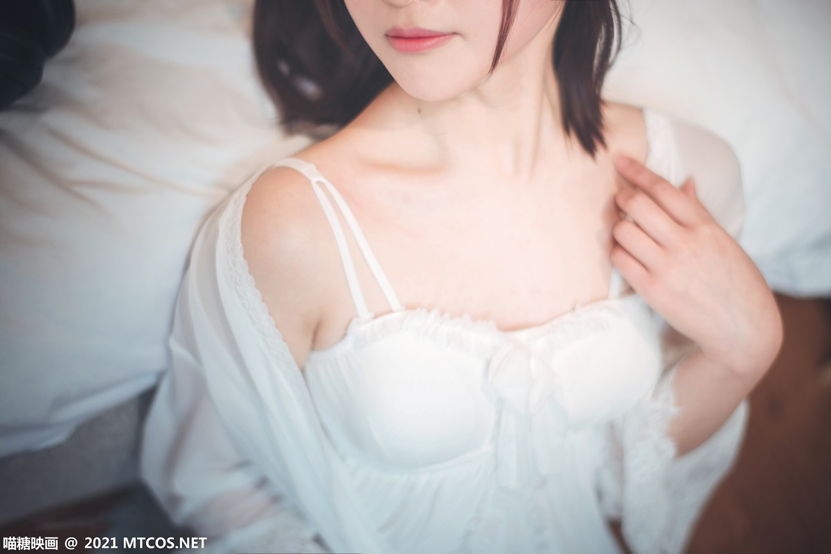 jpxgmn.cc[喵糖映画]Vol.371_短发美少女居家女友主题性感白色薄纱睡衣秀白嫩美腿诱惑写真32P
