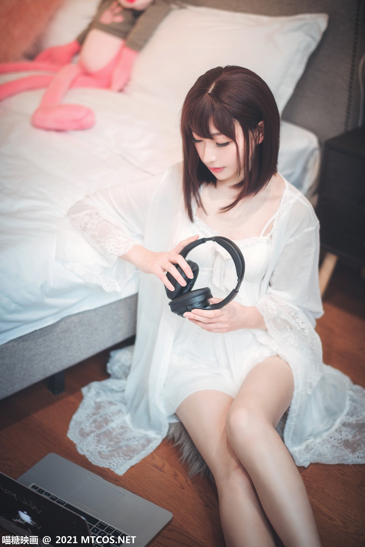 jpxgmn.cc[喵糖映画]Vol.371_短发美少女居家女友主题性感白色薄纱睡衣秀白嫩美腿诱惑写真32P