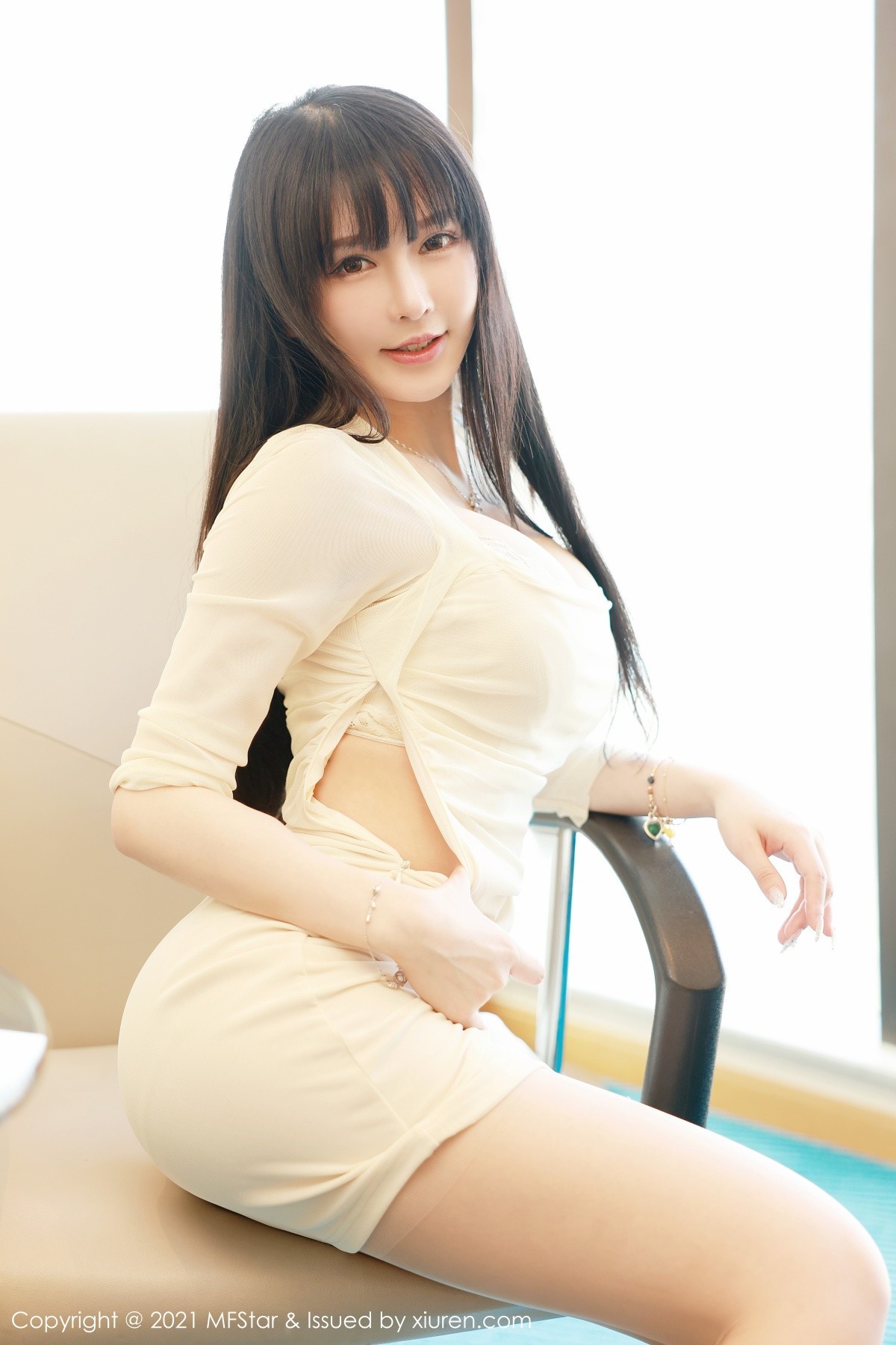 jpxgmn.cc[MFStar模范学院]Vol.472_嫩模玉兔miki私房脱深V明艳短裙露傲人豪乳惹火诱惑写真56P