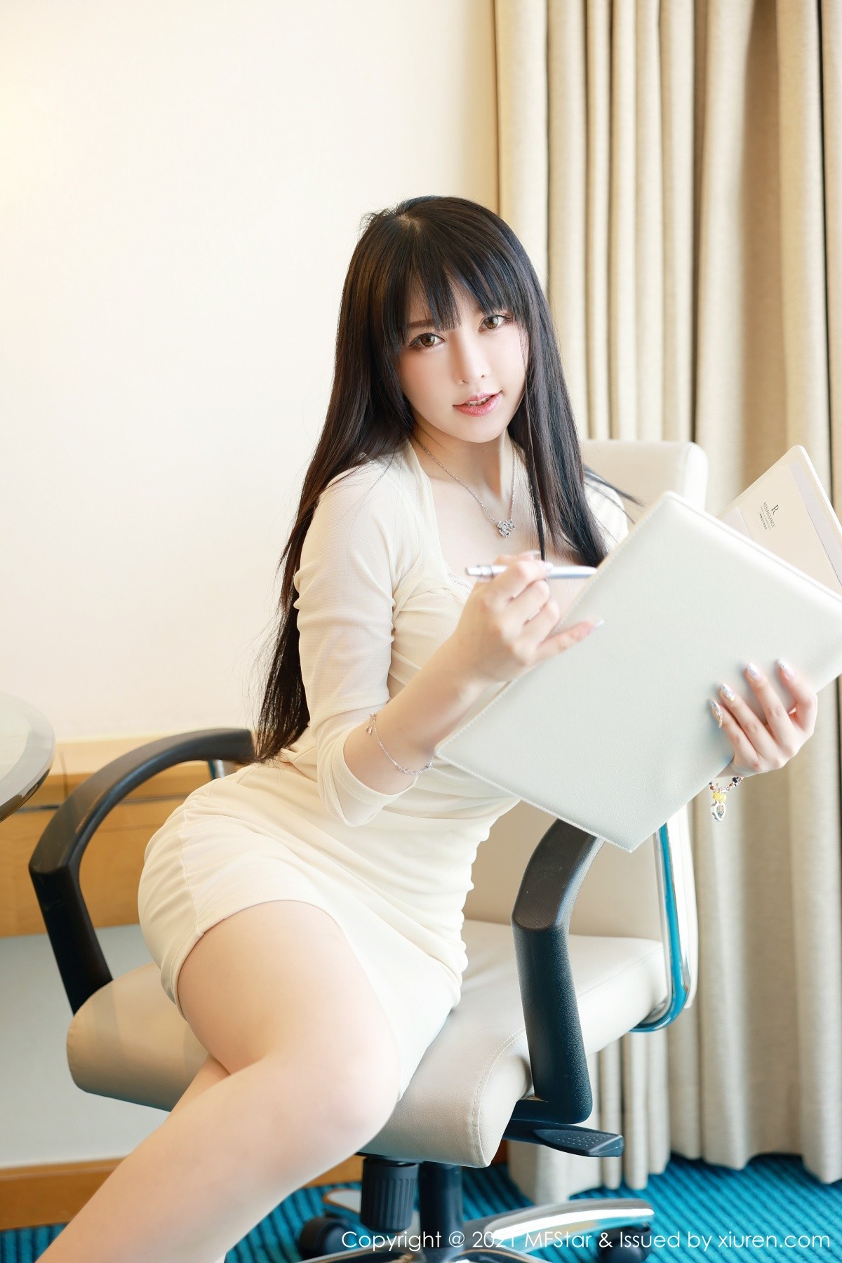 jpxgmn.cc[MFStar模范学院]Vol.472_嫩模玉兔miki私房脱深V明艳短裙露傲人豪乳惹火诱惑写真56P