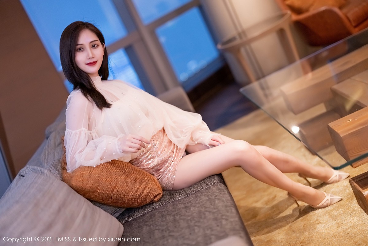 jpxgmn.cc[IMISS爱蜜社]Vol.567_气质女神SISY思私房床上半脱露性感内衣秀完美身材诱惑写真52P