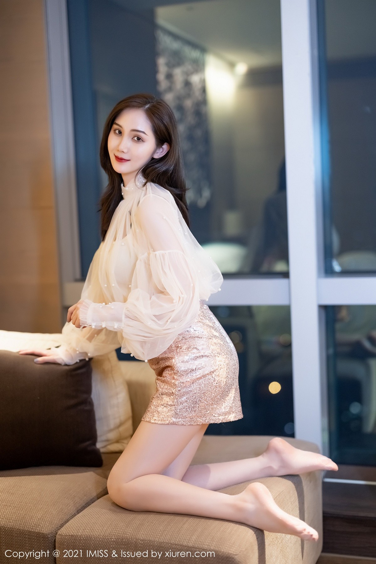 jpxgmn.cc[IMISS爱蜜社]Vol.567_气质女神SISY思私房床上半脱露性感内衣秀完美身材诱惑写真52P