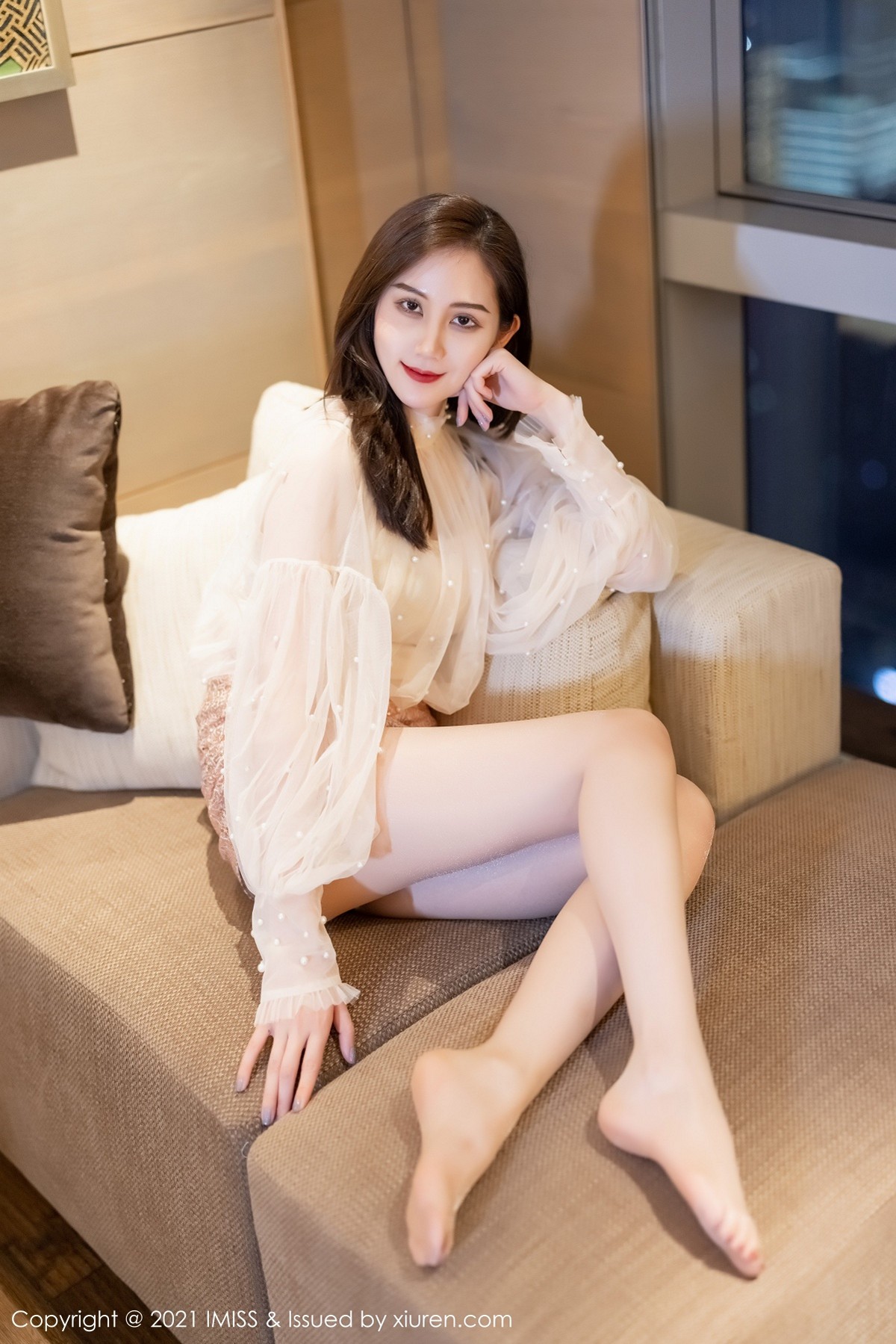 jpxgmn.cc[IMISS爱蜜社]Vol.567_气质女神SISY思私房床上半脱露性感内衣秀完美身材诱惑写真52P