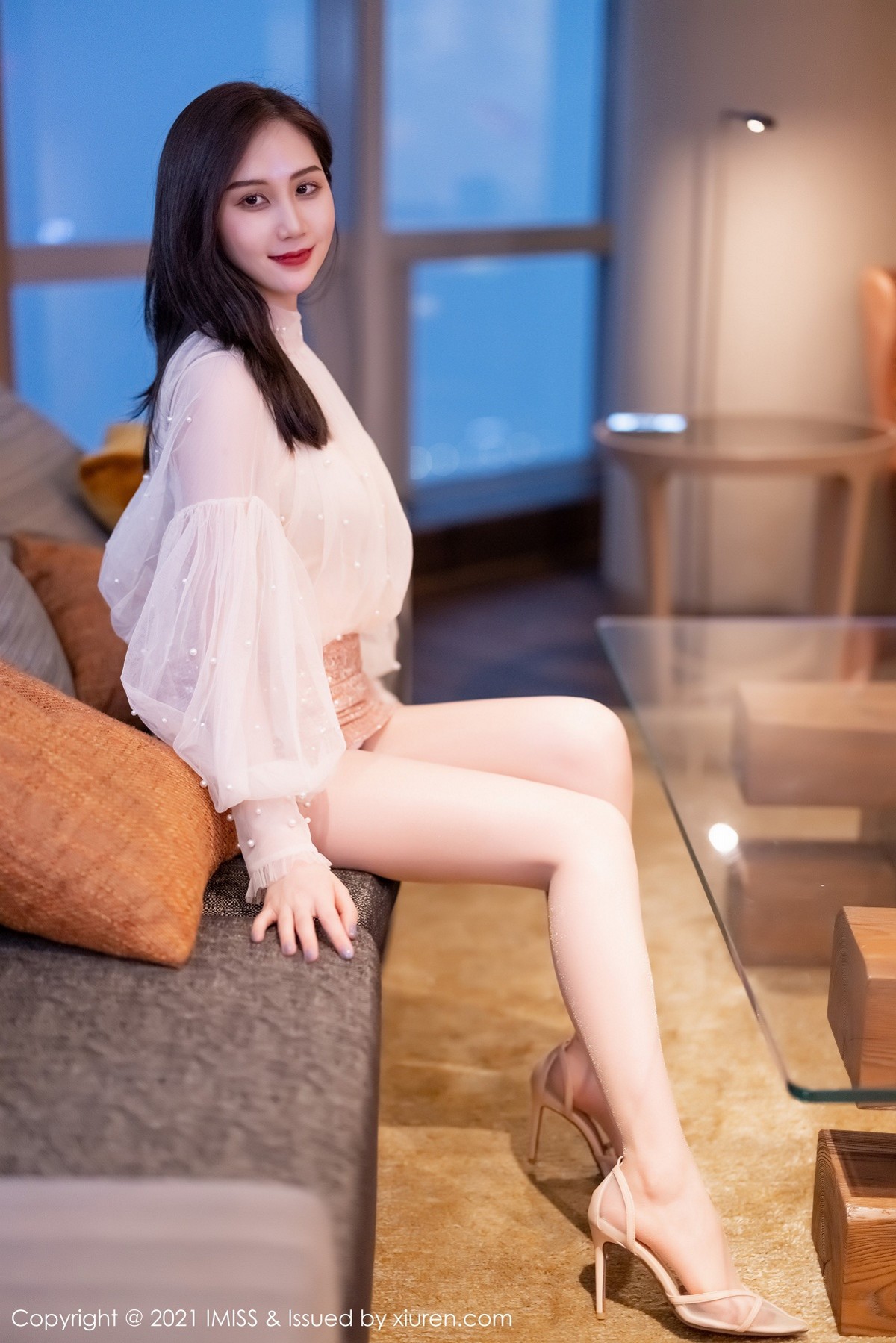 jpxgmn.cc[IMISS爱蜜社]Vol.567_气质女神SISY思私房床上半脱露性感内衣秀完美身材诱惑写真52P