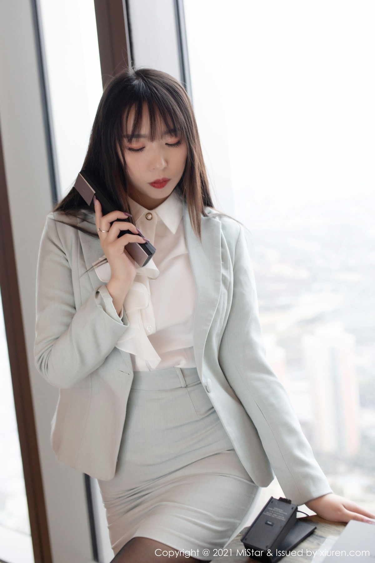 jpxgmn.cc[MiStar魅妍社]Vol.328_嫩模小波多职场制服黑丝OL主题半撩露无内黑丝裤袜诱惑写真46P