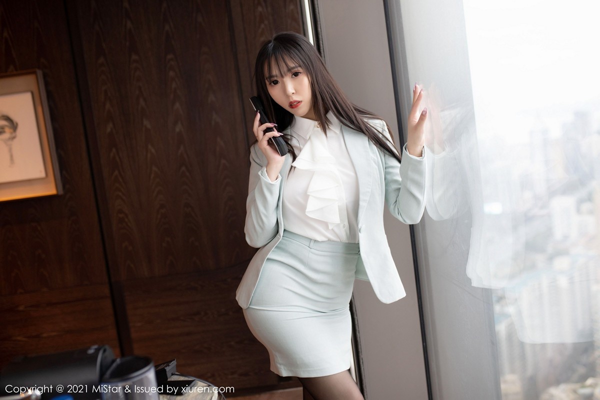 jpxgmn.cc[MiStar魅妍社]Vol.328_嫩模小波多职场制服黑丝OL主题半撩露无内黑丝裤袜诱惑写真46P