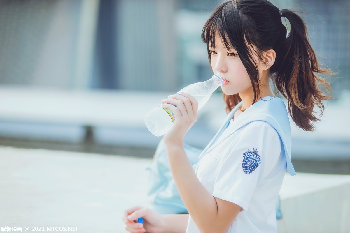 jpxgmn.cc[喵糖映画]Vol.374_双马尾美少女天台上性感女子高中生服饰配白丝袜迷人写真20P