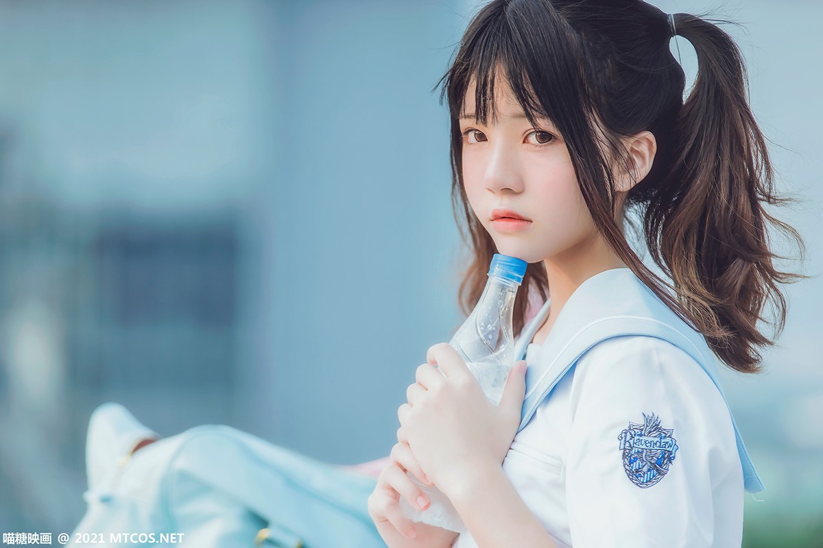 jpxgmn.cc[喵糖映画]Vol.374_双马尾美少女天台上性感女子高中生服饰配白丝袜迷人写真20P