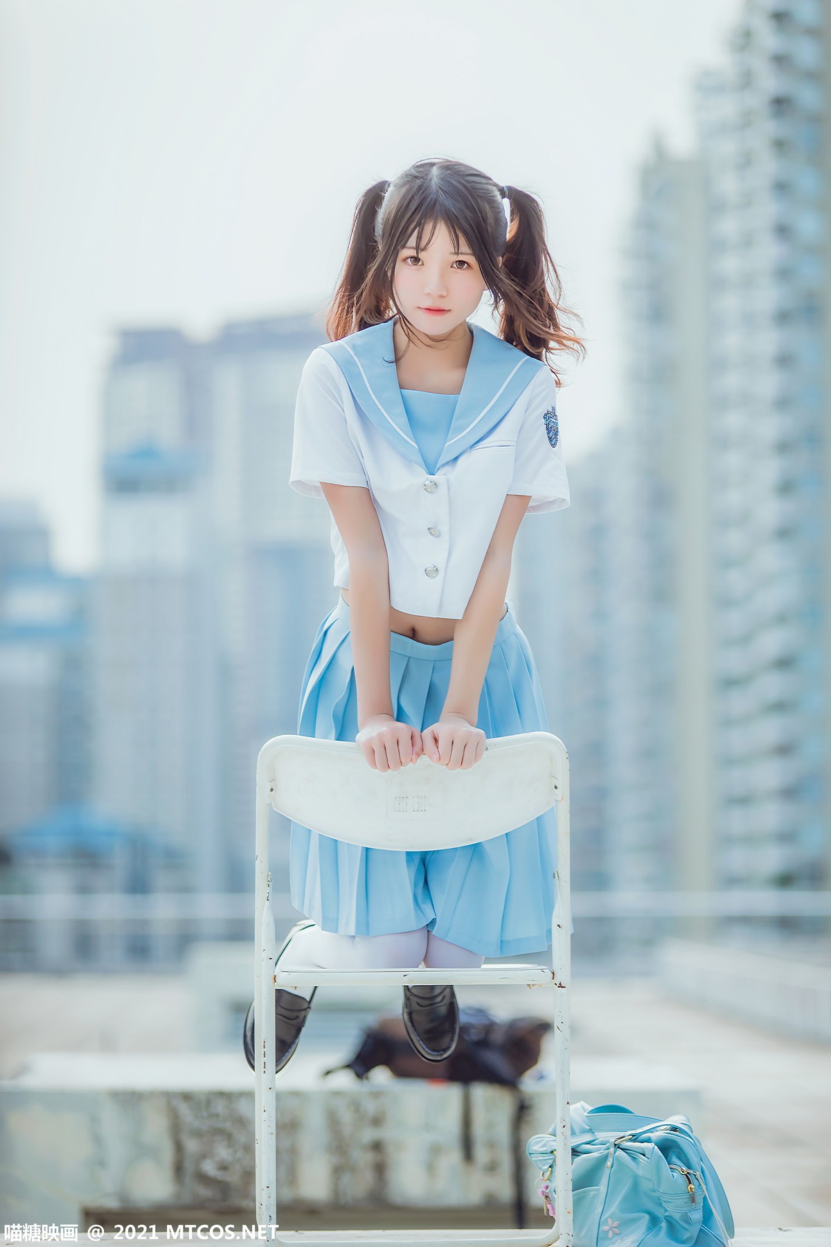 jpxgmn.cc[喵糖映画]Vol.374_双马尾美少女天台上性感女子高中生服饰配白丝袜迷人写真20P