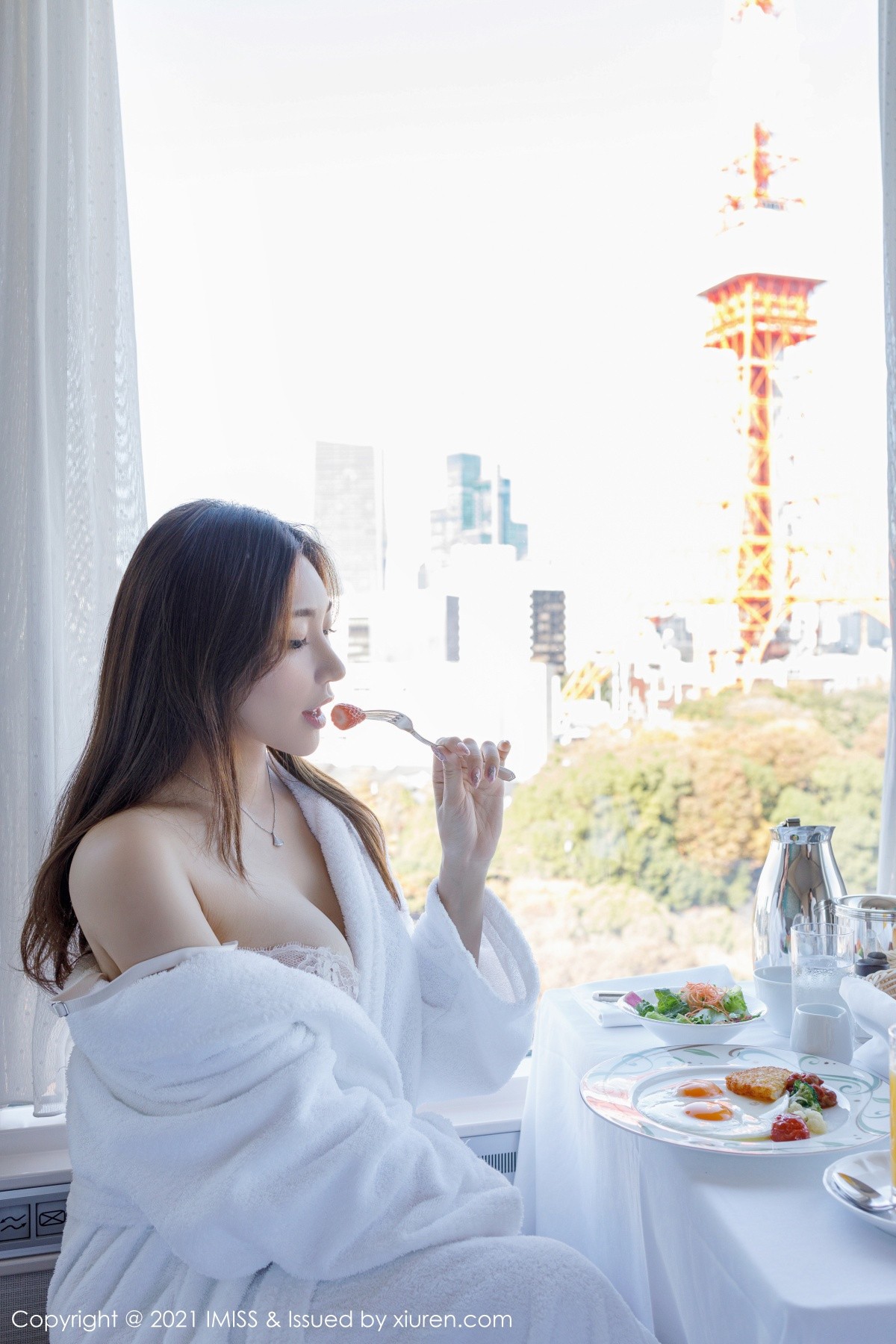jpxgmn.cc[IMISS爱蜜社]Vol.568_女神小狐狸Kathryn私房床上白色内衣配肉丝裤袜秀翘臀诱惑写真48P
