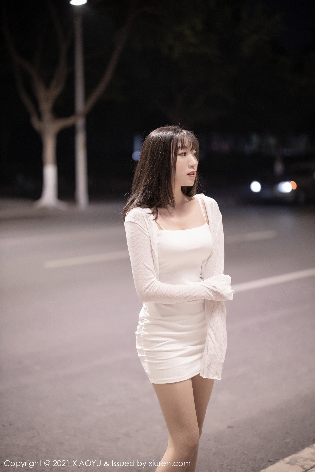 jpxgmn.cc[XiaoYu画语界]Vol.496_嫩模蜜桃酱o白色绸缎吊裙配无内肉丝裤袜秀翘臀屁沟诱惑写真77P