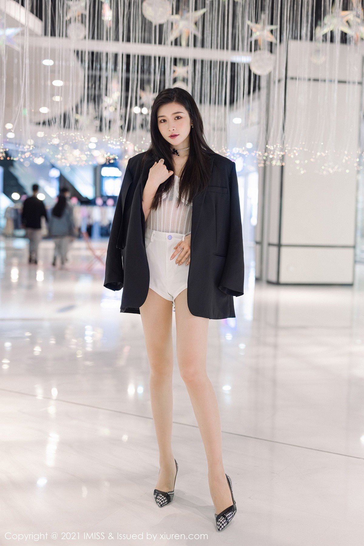 jpxgmn.cc[IMISS爱蜜社]Vol.569_气质美女Vanessa时尚动人街拍+私房性感内衣迷人诱惑写真60P