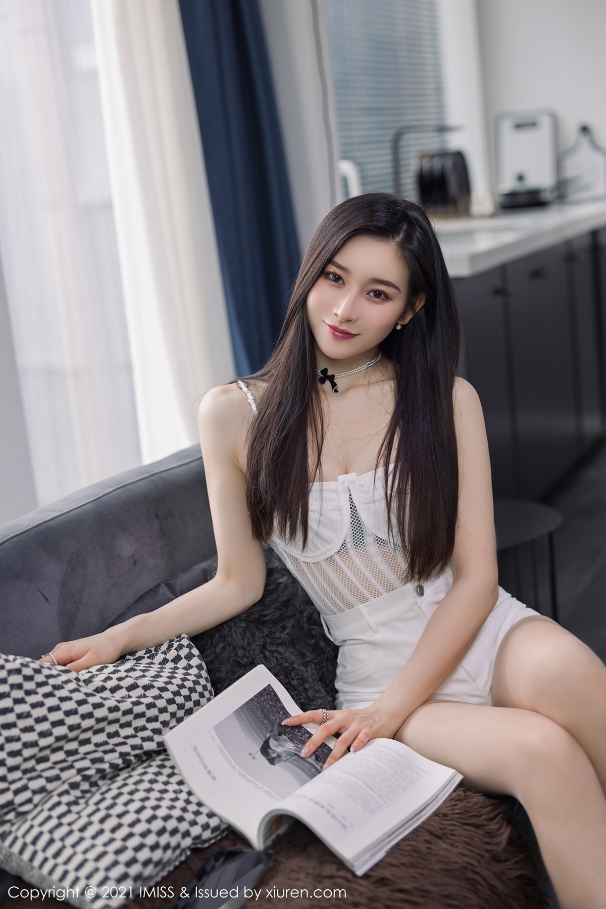 jpxgmn.cc[IMISS爱蜜社]Vol.569_气质美女Vanessa时尚动人街拍+私房性感内衣迷人诱惑写真60P