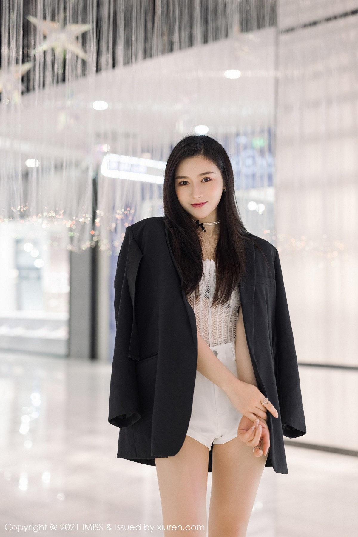 jpxgmn.cc[IMISS爱蜜社]Vol.569_气质美女Vanessa时尚动人街拍+私房性感内衣迷人诱惑写真60P