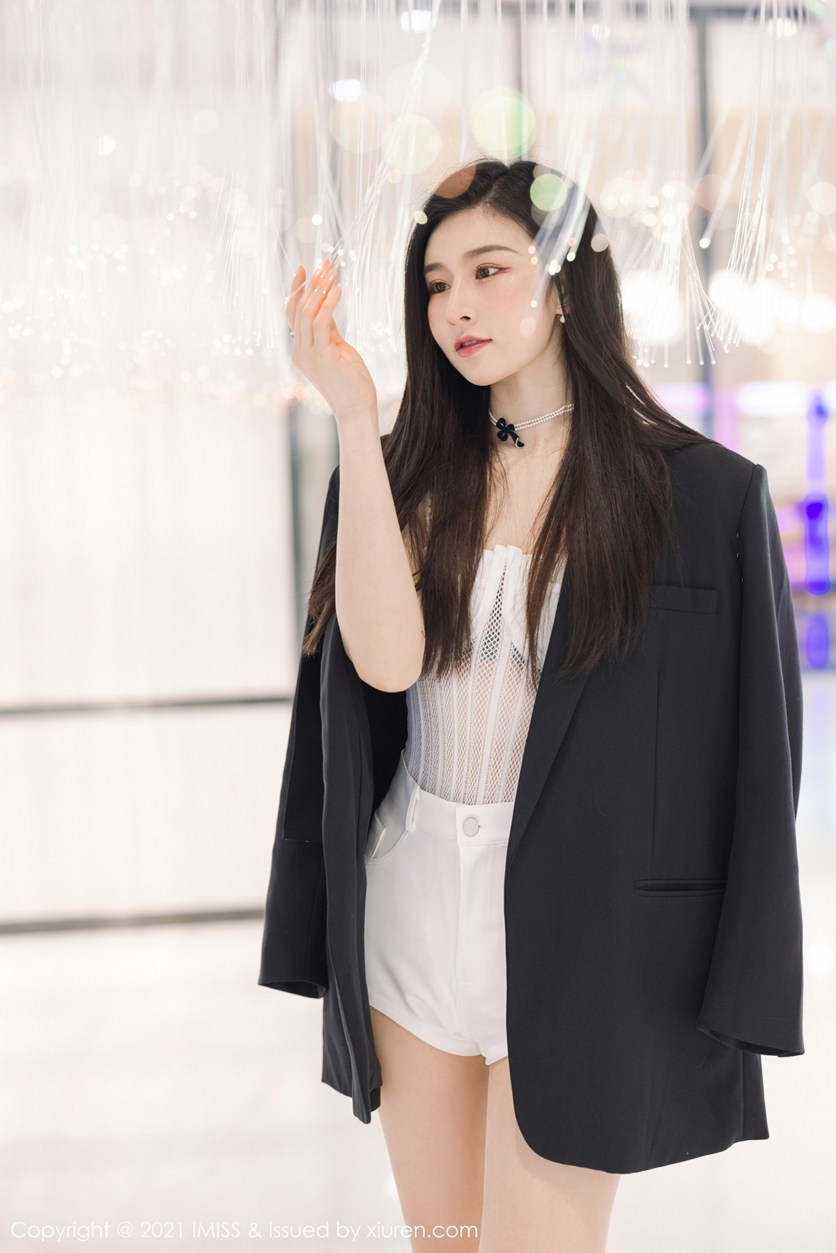 jpxgmn.cc[IMISS爱蜜社]Vol.569_气质美女Vanessa时尚动人街拍+私房性感内衣迷人诱惑写真60P