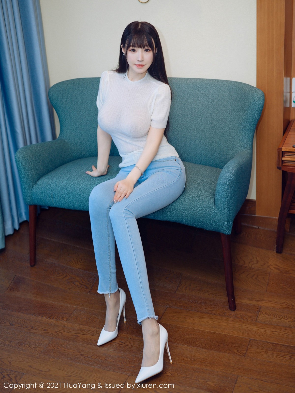jpxgmn.cc[HuaYang花漾]Vol.380_女神朱可儿Flower三亚旅拍脱牛仔裤露无内肉丝惹火诱惑写真58P