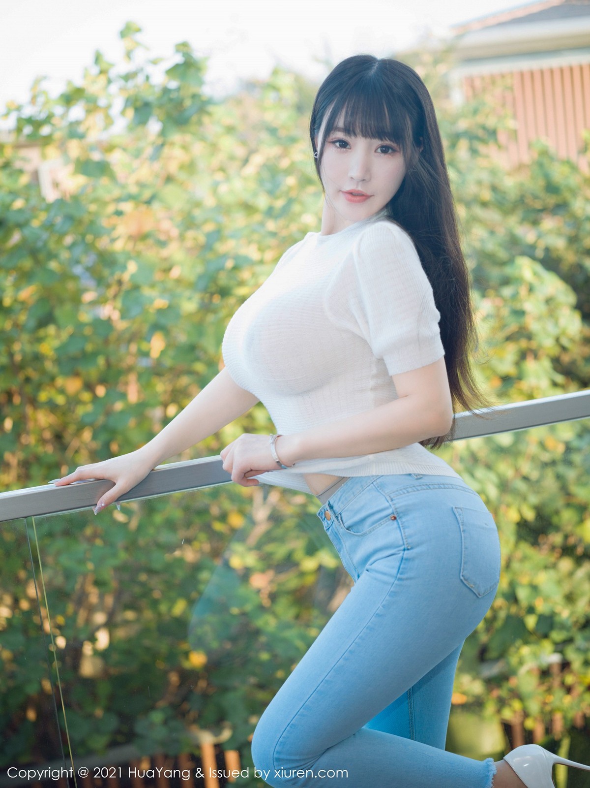 jpxgmn.cc[HuaYang花漾]Vol.380_女神朱可儿Flower三亚旅拍脱牛仔裤露无内肉丝惹火诱惑写真58P