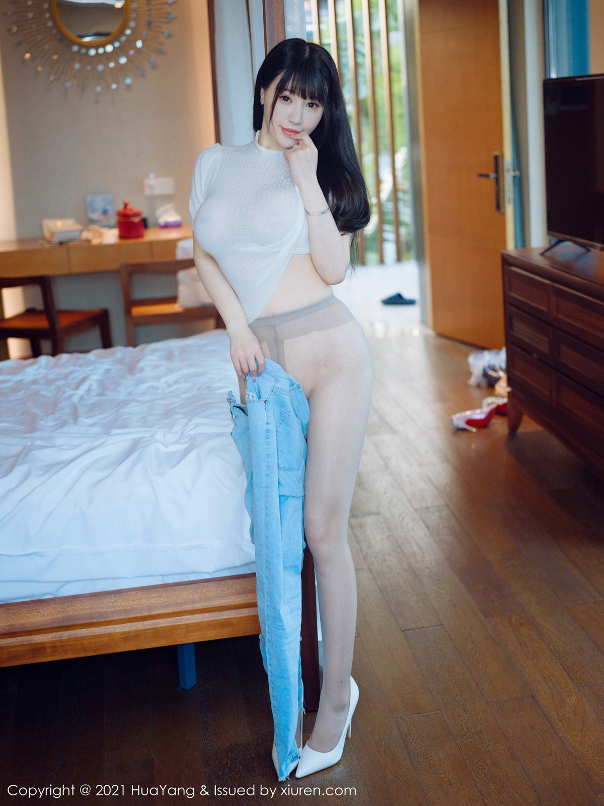 jpxgmn.cc[HuaYang花漾]Vol.380_女神朱可儿Flower三亚旅拍脱牛仔裤露无内肉丝惹火诱惑写真58P