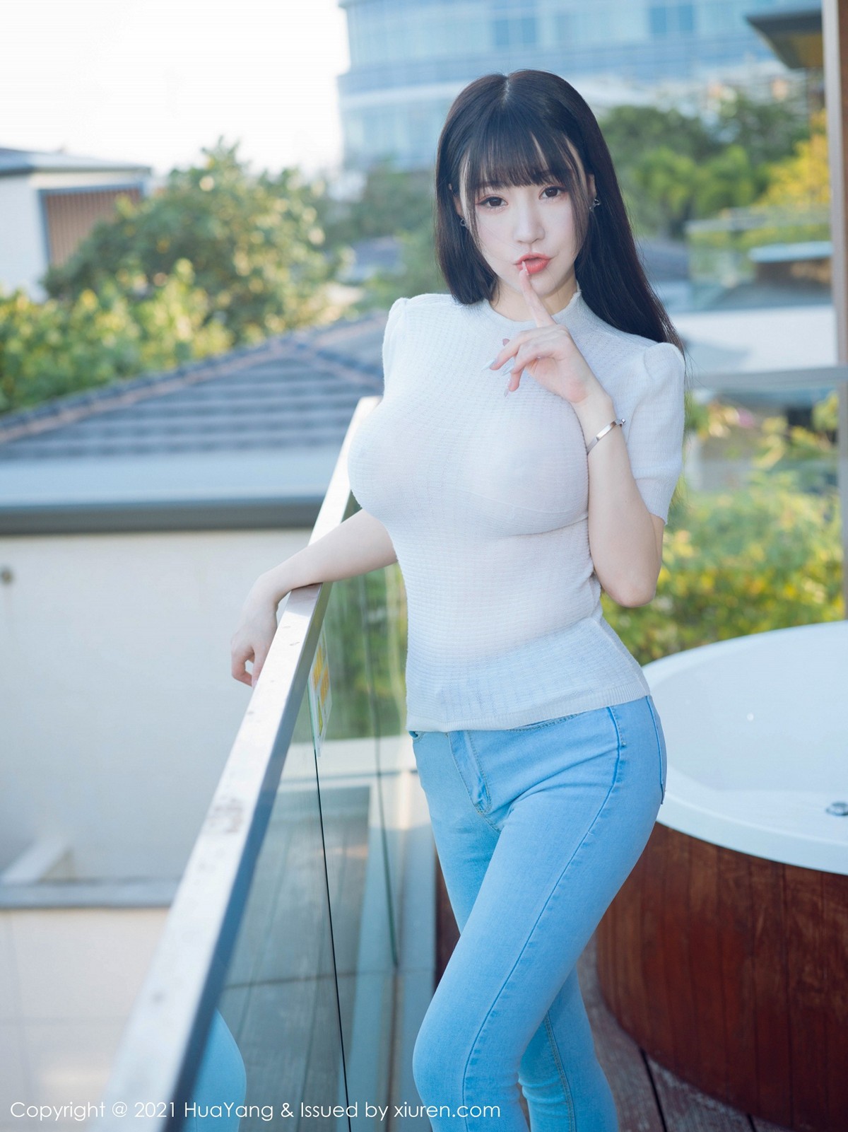 jpxgmn.cc[HuaYang花漾]Vol.380_女神朱可儿Flower三亚旅拍脱牛仔裤露无内肉丝惹火诱惑写真58P