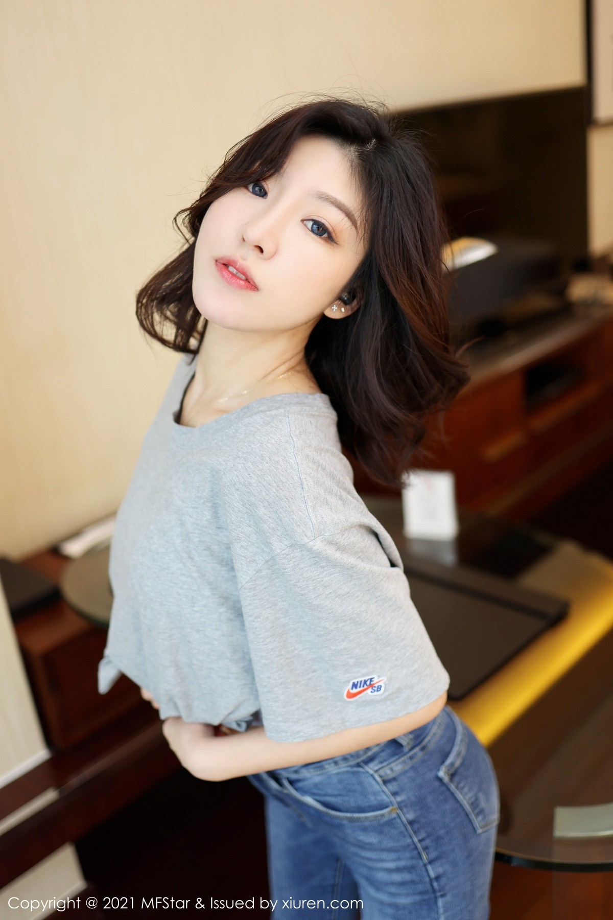jpxgmn.cc[MFStar模范学院]Vol.474_新人模特人间荒糖私房脱紧身牛仔裤露白嫩翘臀撩人诱惑写真62P