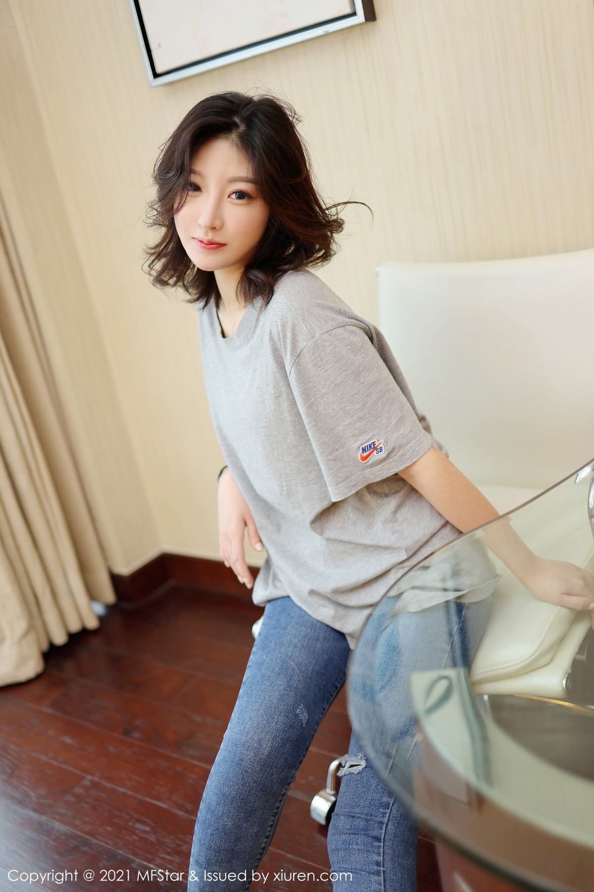 jpxgmn.cc[MFStar模范学院]Vol.474_新人模特人间荒糖私房脱紧身牛仔裤露白嫩翘臀撩人诱惑写真62P