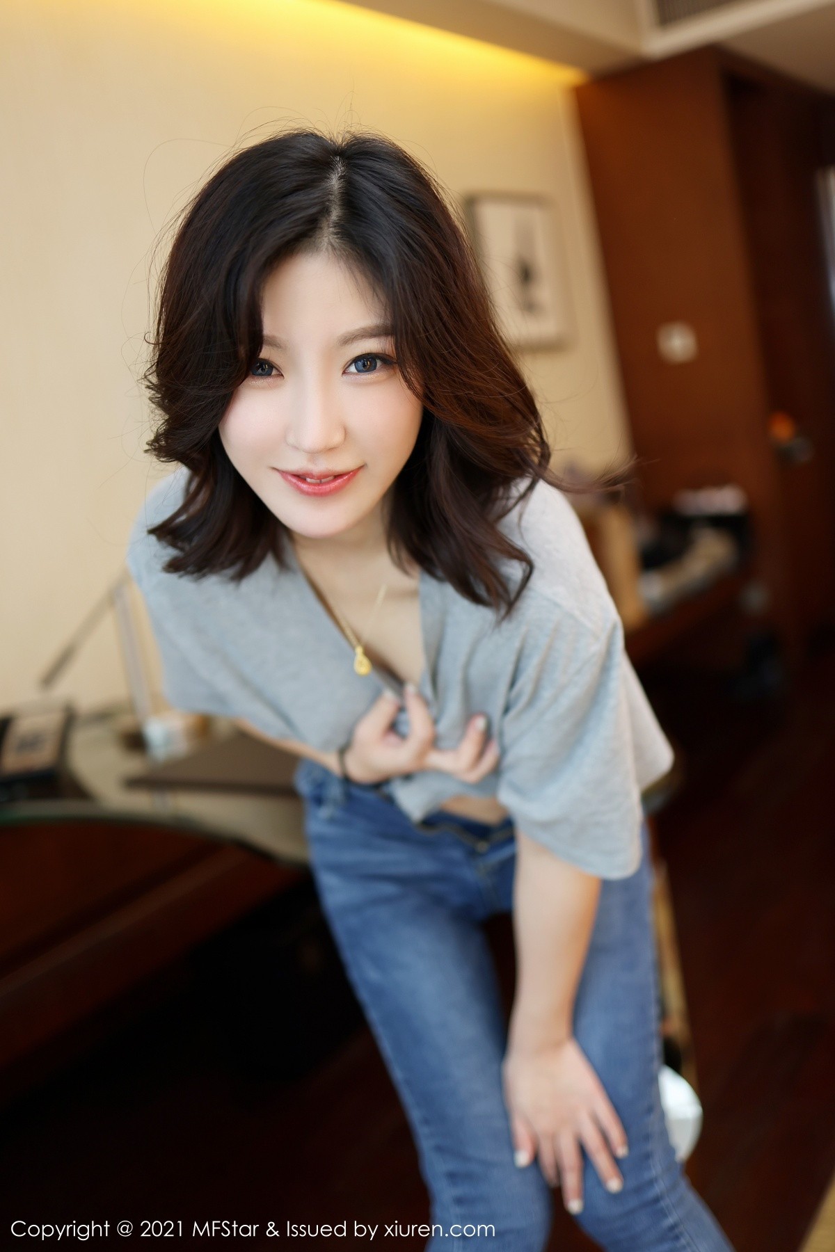 jpxgmn.cc[MFStar模范学院]Vol.474_新人模特人间荒糖私房脱紧身牛仔裤露白嫩翘臀撩人诱惑写真62P