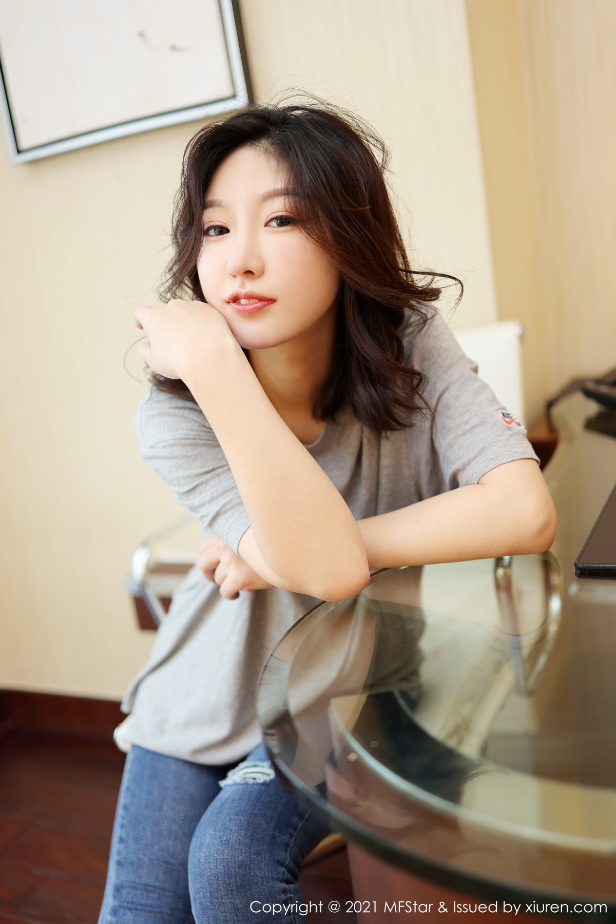 jpxgmn.cc[MFStar模范学院]Vol.474_新人模特人间荒糖私房脱紧身牛仔裤露白嫩翘臀撩人诱惑写真62P