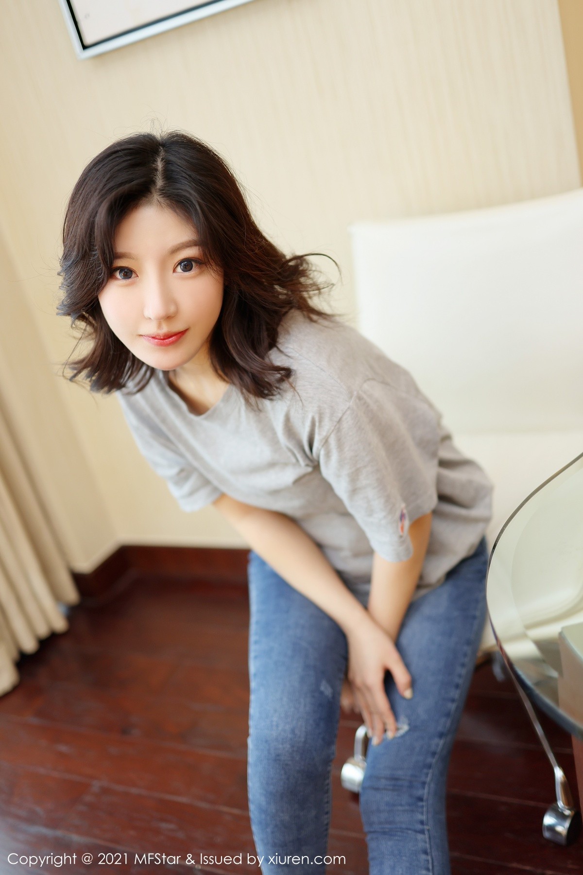 jpxgmn.cc[MFStar模范学院]Vol.474_新人模特人间荒糖私房脱紧身牛仔裤露白嫩翘臀撩人诱惑写真62P