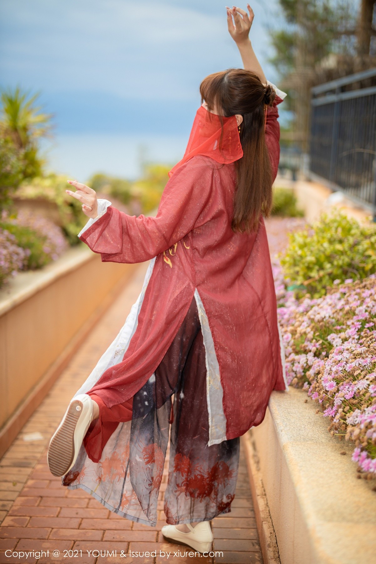 jpxgmn.cc[YouMi尤蜜荟]Vol.621_女神王雨纯大理旅拍异域风情服饰泳池里半脱撩人诱惑写真61P