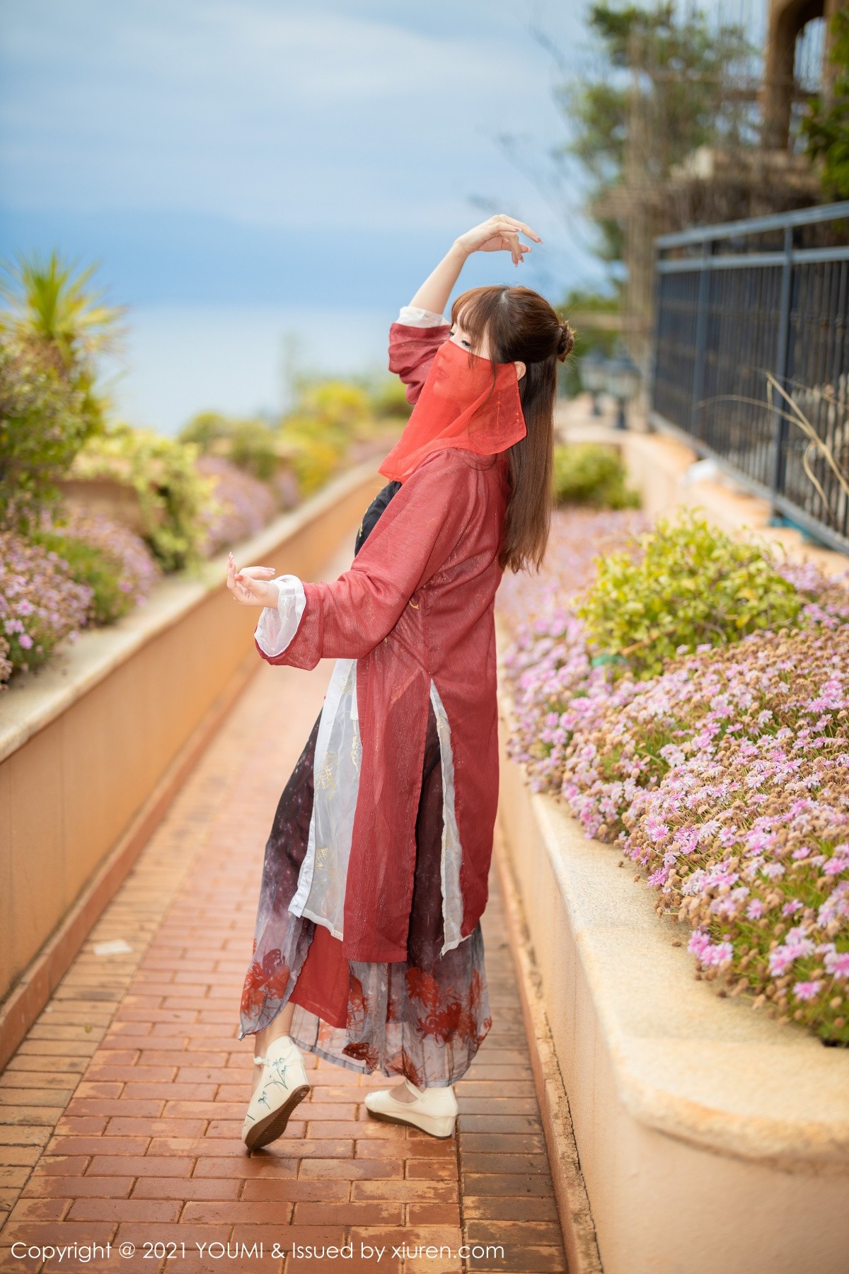 jpxgmn.cc[YouMi尤蜜荟]Vol.621_女神王雨纯大理旅拍异域风情服饰泳池里半脱撩人诱惑写真61P