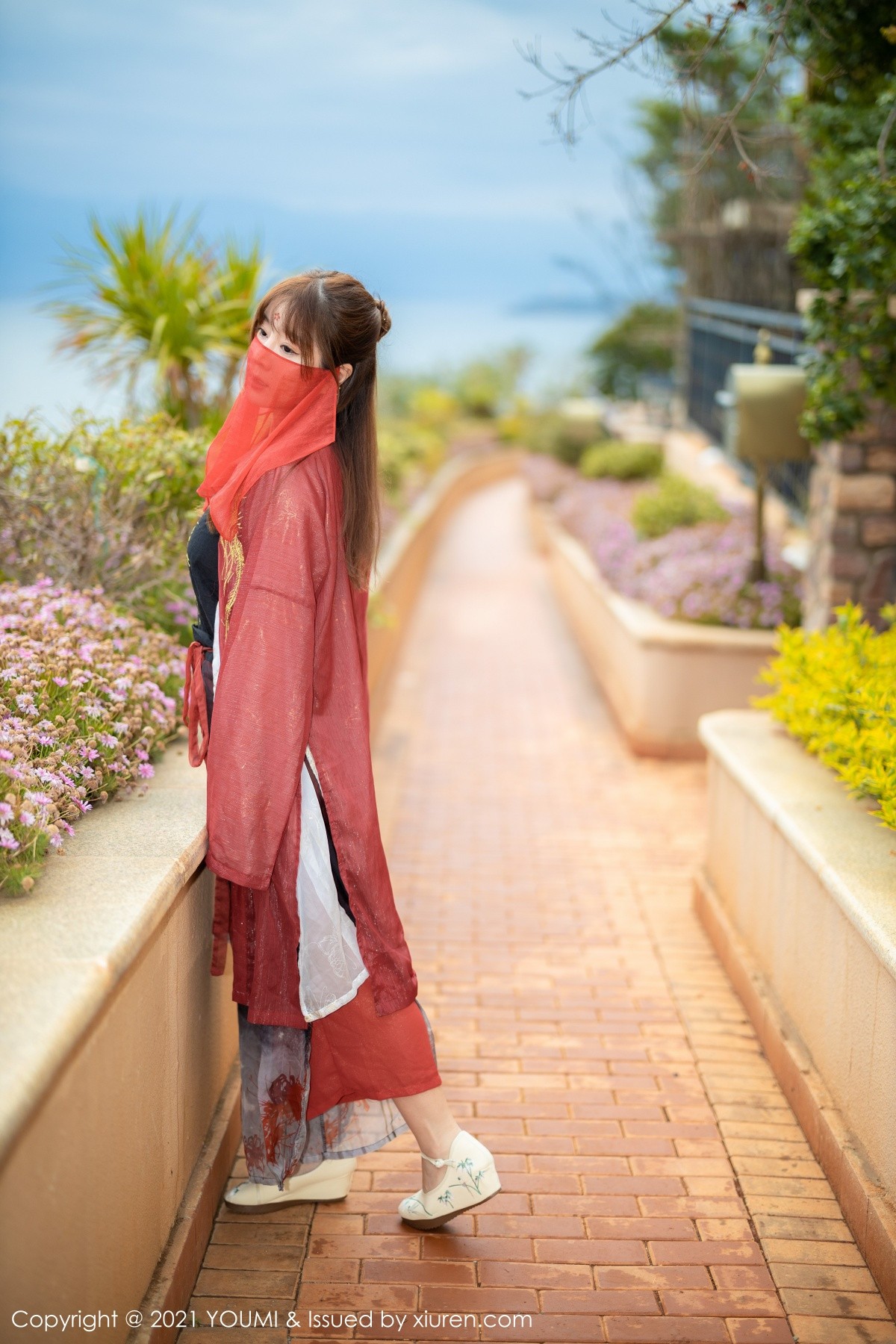 jpxgmn.cc[YouMi尤蜜荟]Vol.621_女神王雨纯大理旅拍异域风情服饰泳池里半脱撩人诱惑写真61P