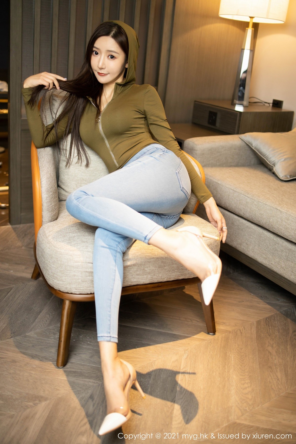 jpxgmn.cc[MyGirl美媛馆]Vol.502_女神王馨瑶yanni私房脱破洞牛仔裤秀浑圆美臀迷人诱惑写真68P