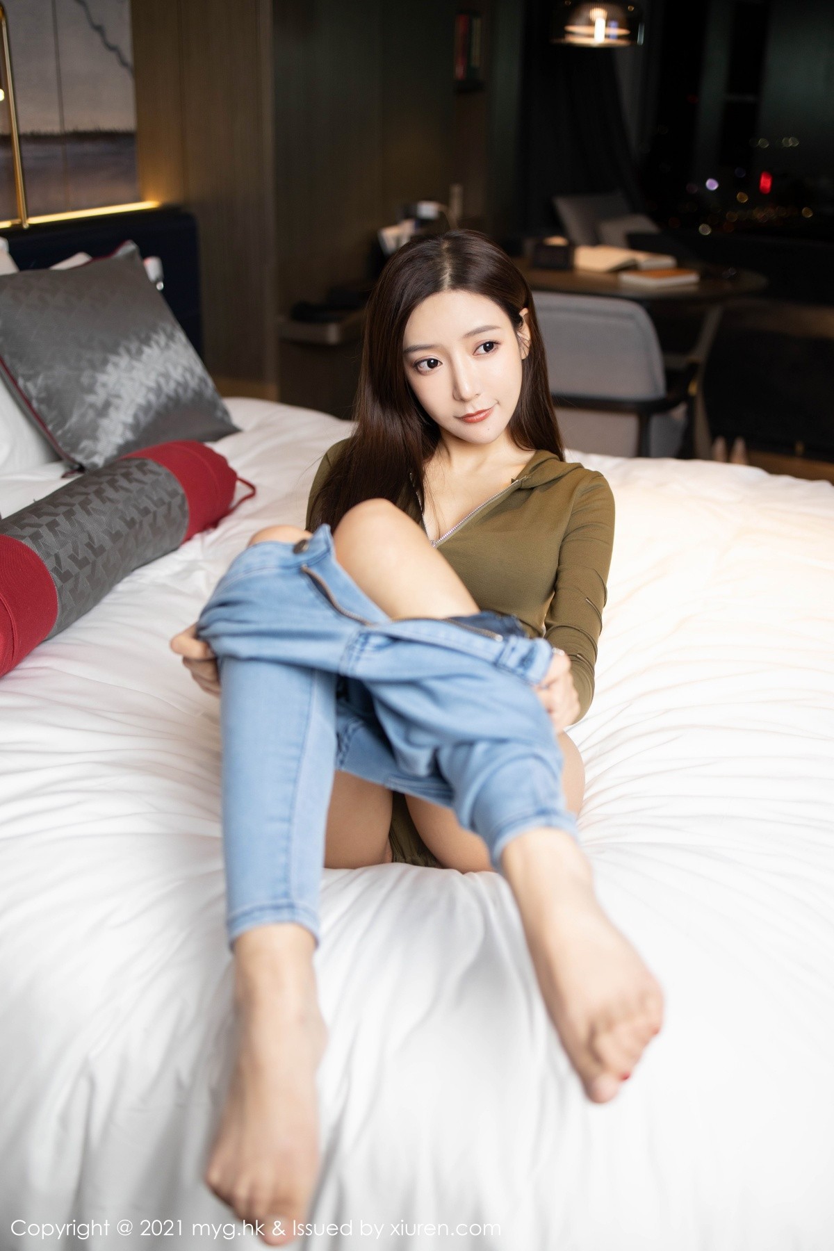 jpxgmn.cc[MyGirl美媛馆]Vol.502_女神王馨瑶yanni私房脱破洞牛仔裤秀浑圆美臀迷人诱惑写真68P