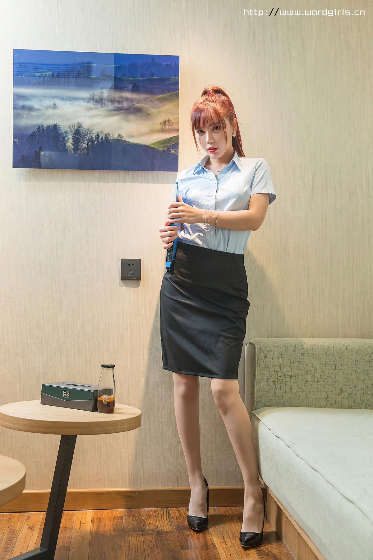 jpxgmn.cc[Toutiao头条女神]No.S047_嫩模艾小青茶水间OL女士主题无内肉丝裤袜秀翘臀诱惑写真43P